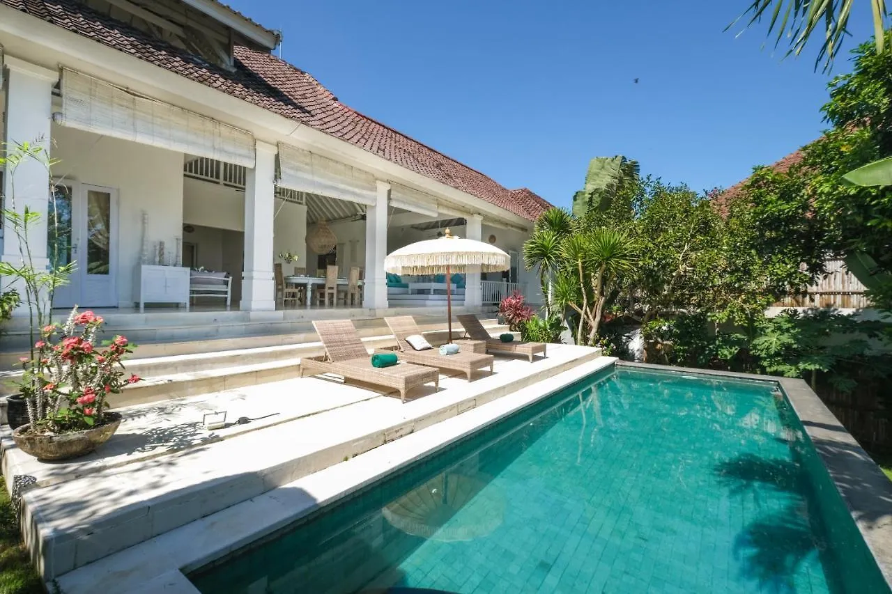 Villa Hally Bali 乌干沙