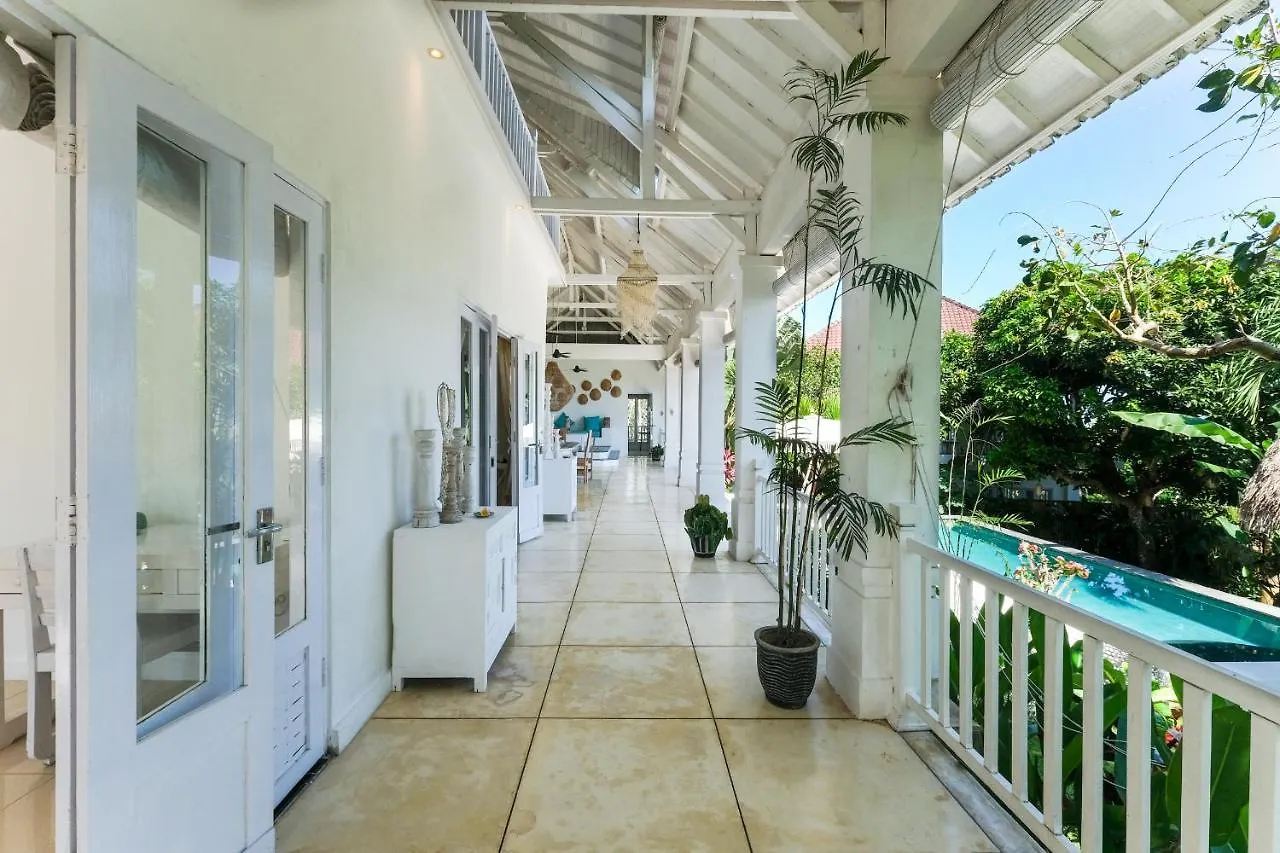 Villa Hally Bali 乌干沙